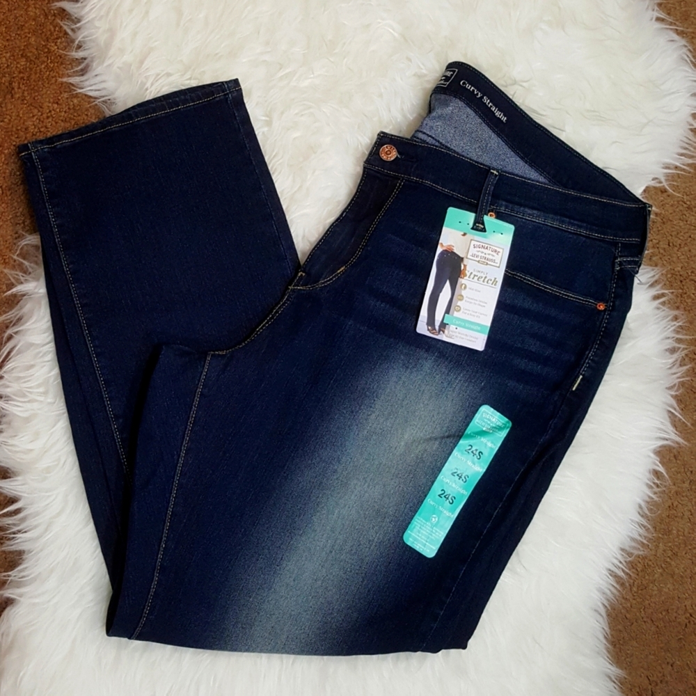 SIGNATURE Levi Strauss Gold curvy straight…